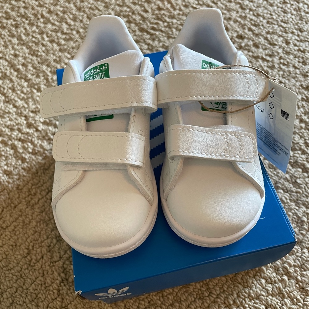 NWT Adidas Stan Smith size 6 kids